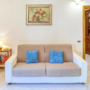 luigina-house-check-in-at-via-giuseppe-garibaldi-n-104.hotelitalianriviera.com/